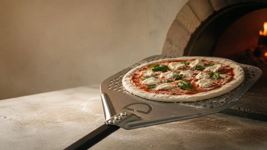 Le secret pour ne plus jamais déchirer sa pizza à l’enfournement