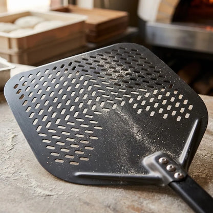 Pelle à Pizza Perforée 30–35 cm | Manche Hêtre