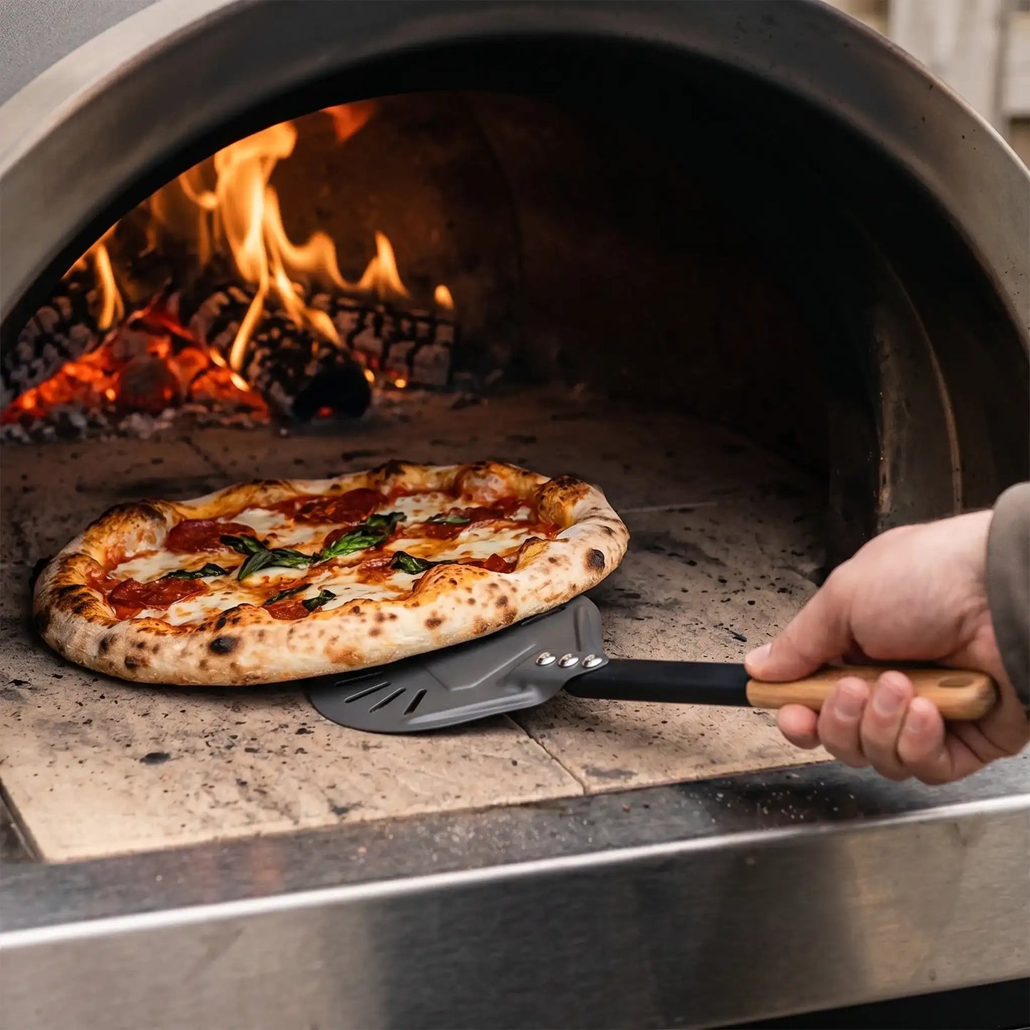 Pelle à Pizza de Rotation Perforée | Manche Bois et Aluminium