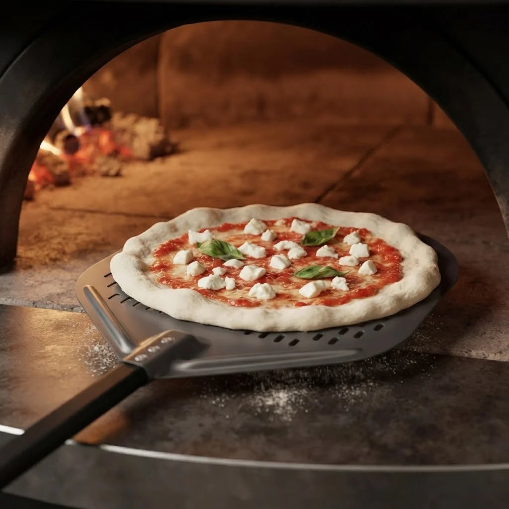Pelle à Pizza Perforée 30 cm | Désign en dôme