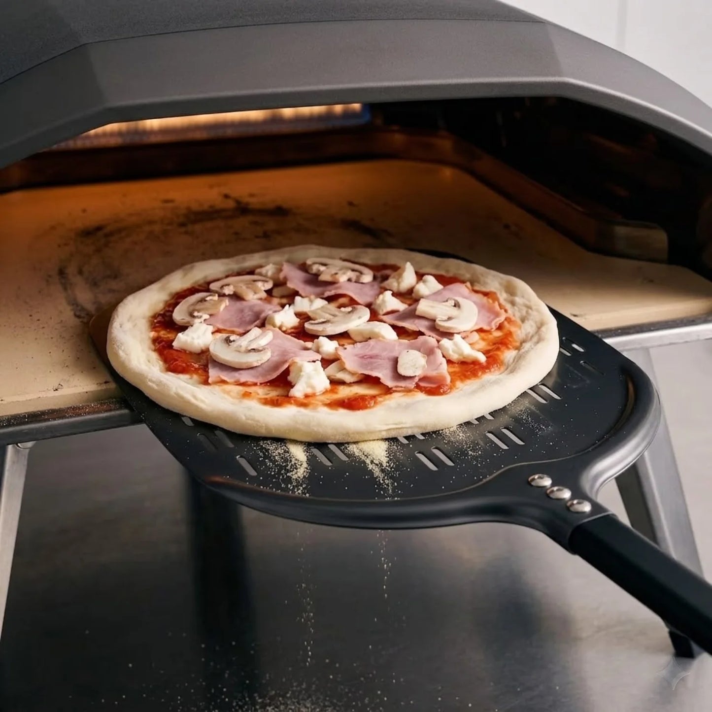 Pelle à pizza perforée 30 cm - Forme Pomme | Manche bois et aluminium