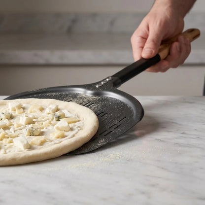Pelle à pizza perforée 30 cm - Forme Pomme | Manche bois et aluminium